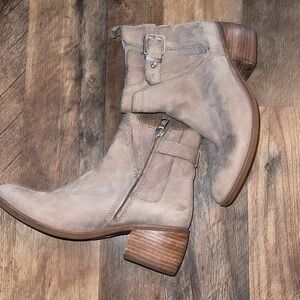 ❓LUCCA LANE ANKLE BOOTS